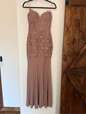 Windsor Mauve Lace Appliqué Spaghetti Strap Maxi Dress